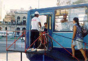 embarquement de cyclistes dans le bus